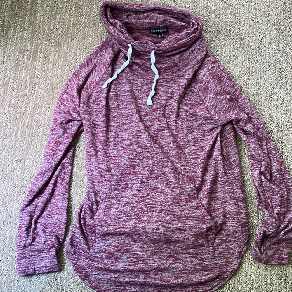 Burgundy sweater with hoodie like pockets with loose collar
